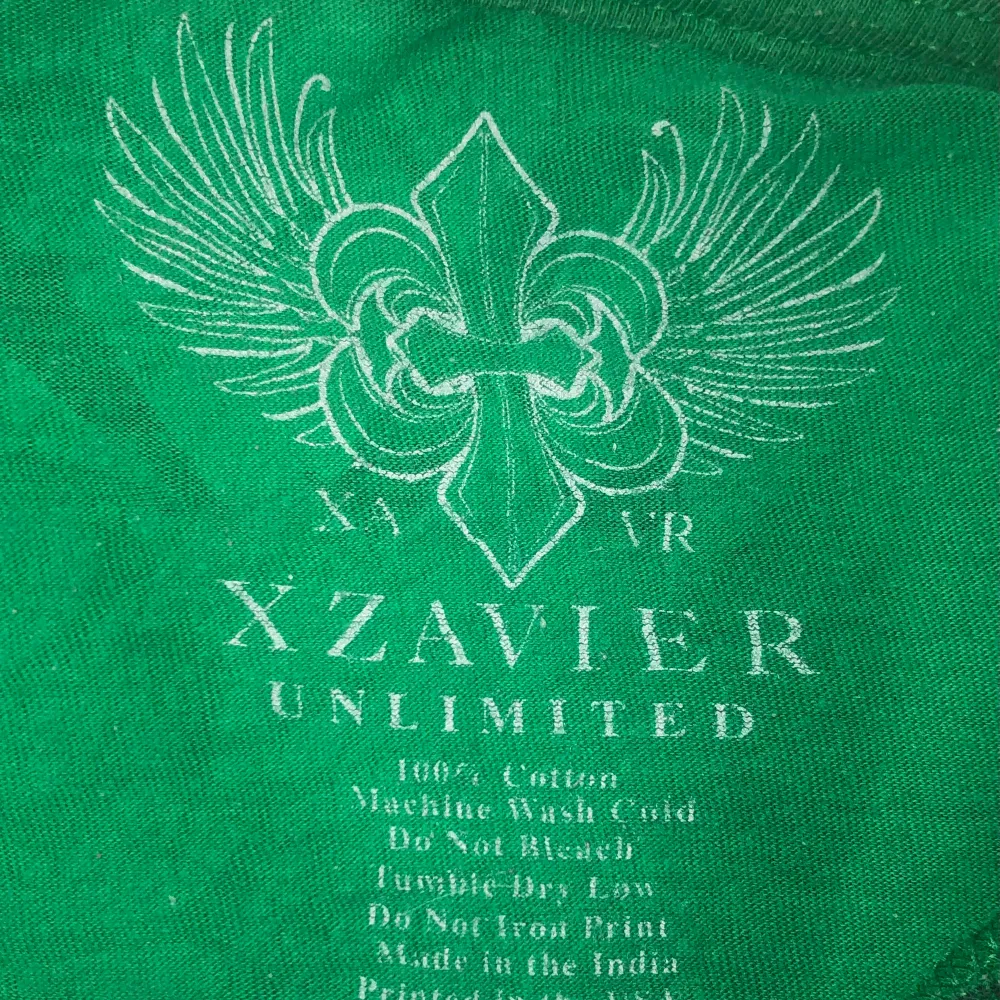 Riktigt fet Xzavier Unlimited drainer type Tisha 🐦 Storlek XL men sitter som en L 🐦. T-shirts.