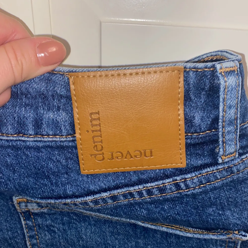 Tall jeans från Bikbok. Jätte fina och stretchiga. Orignal pris 700kr. Jeans & Byxor.