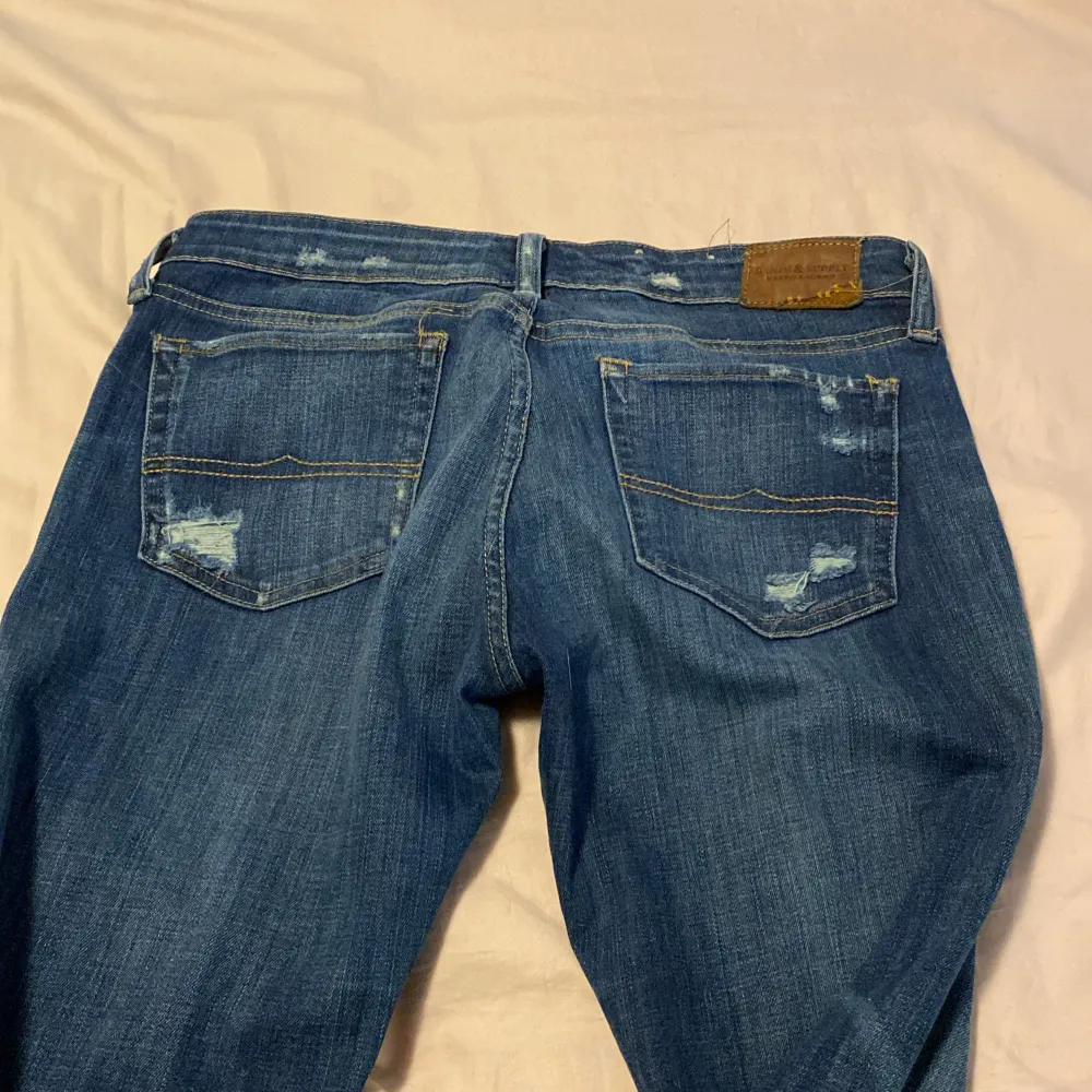 Ralph lauren jeans i fint skick passar mig bra men de äf lite för långa skulle säga att de är 30 i midjan och inte 29 priset äf inte hugget i sten. Jeans & Byxor.