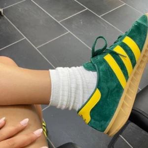 Adidas hamburg  - Säljer nu dessa sjukt fina skor från Adidas som inte finns att köpa någonstans!! Perfekta till våren