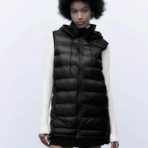 Zara väst - Helt ny zara väst har bara haft på mig den en gång sen har den vart i garderoben strl xs men jag tycker den passar både xs och s