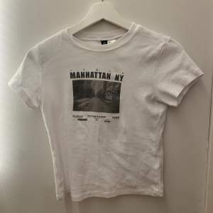 Söt oanvänd t shirt från hm