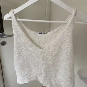 Vitt linne - Supergulligt basic linne, perfekt för sommaren🥰🥰