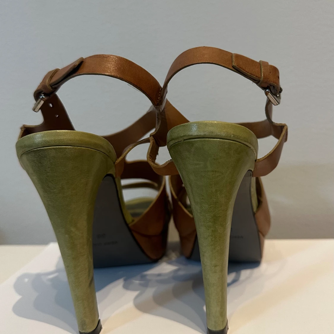 Snygga klackar i läder - 91