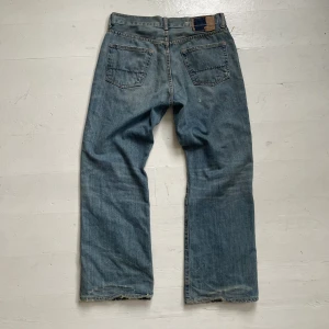 00s Abercrombie & Fitch jeans - skitfeta Abercrombie & Fitch jeans. dem e baggy o lite boot / flared. köpte på Ettresex för 1250kr. storlek 30x30 men passar mig som e 180, passar nog bättre någon som e lite kortare. kom privat för mått