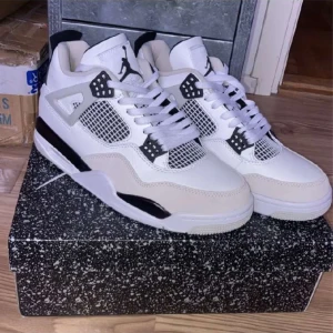 Jordan 4 - Fräsha military blacks till ett exeptionellt pris!!