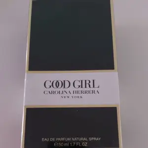 Helt ny Carolina Herrera parfym 50 ml helt ny oanvänd. Original peiset 1200kr säljer för 800kr 