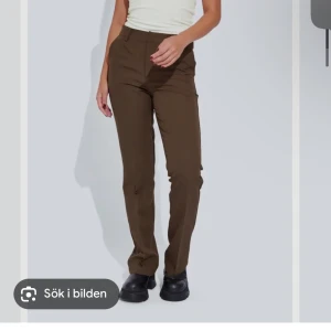 Vilma kostymbyxa från bikbok, storlek 36 - Anväder inte längre, de är använda ett par gånger.