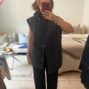 Manchesterväst från NA-KD  - Manchesterväst från NA-KD.  Jättefint skick.  Storlek: 38