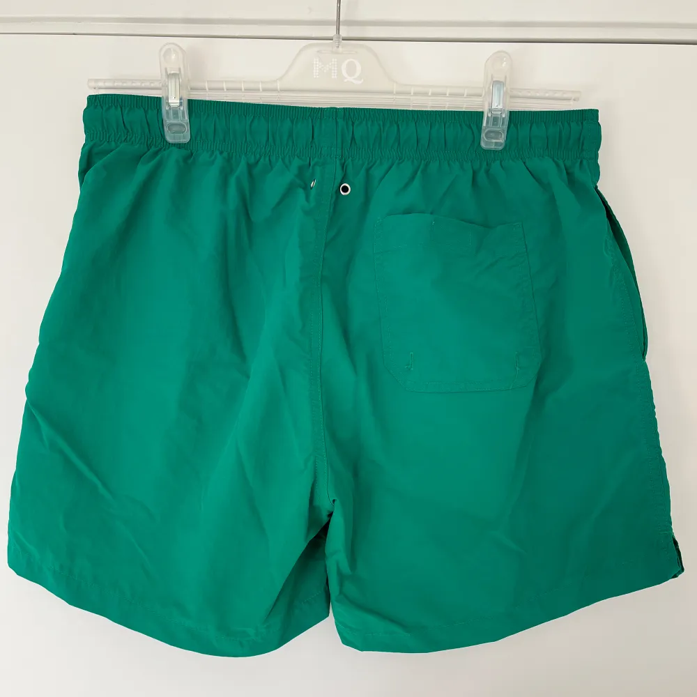 Säljer nu mina Gant bad shorts på grund av att jag gillar inte färgen på dem. Aldrig använt, skriv för mer info, bilder  . Shorts.