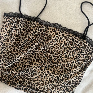 topp i storlek xs  - Inga deffekter, skriv dm för frågor eller fler bilder 