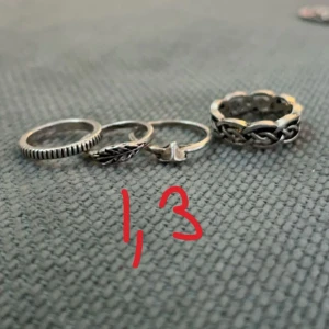 11 ringar set - Ett set på 11 silverringar i olika storlekar (1,3 - 1,6 cm). Använd köp nu!