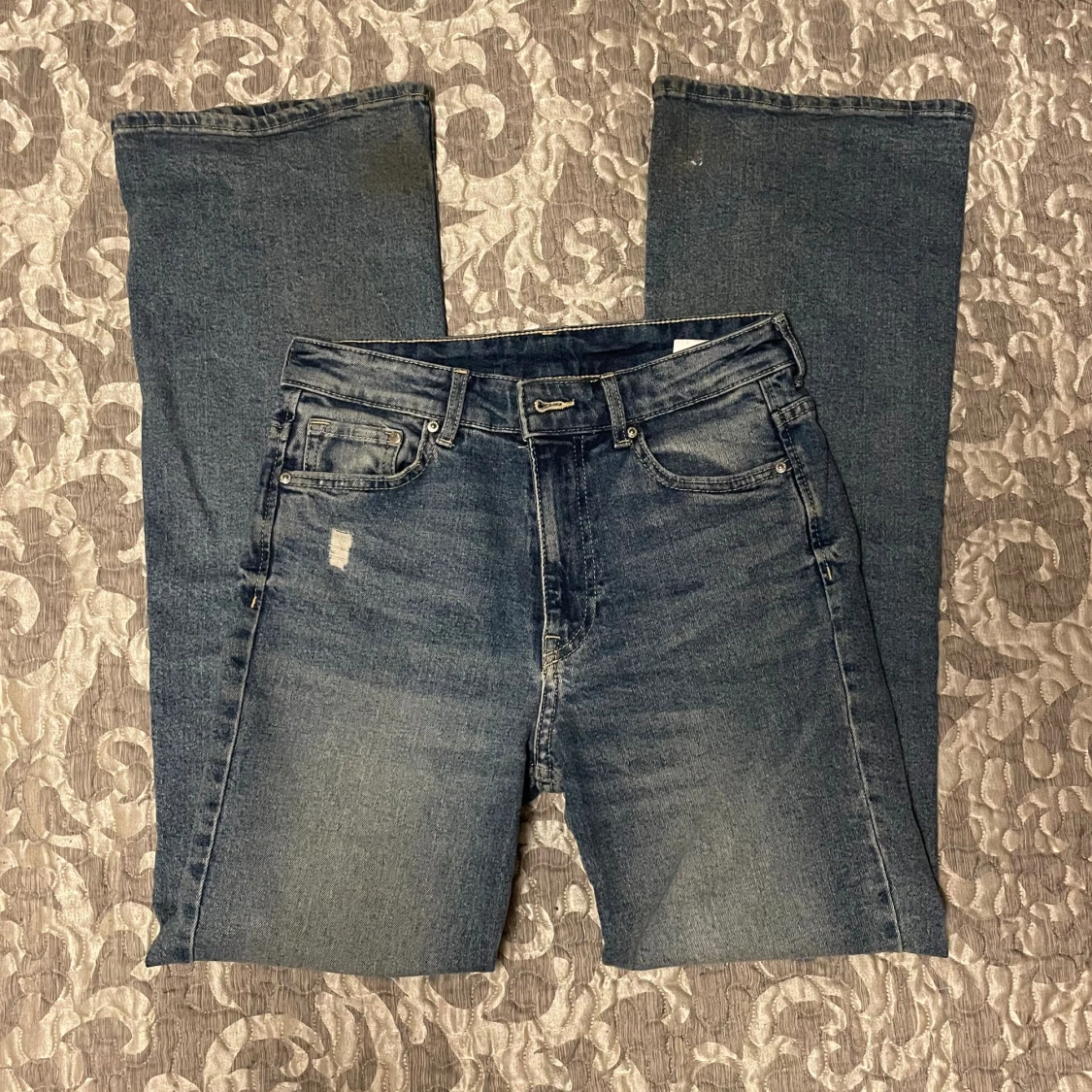 H&M högmidjade bootcut jeans