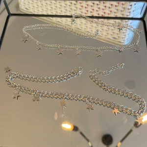 Halsband  - Båda halsbanden säljes för 25kr! 