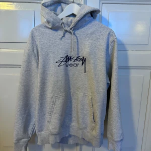 Stussy grå Hoodie - Bra skick, har ej kvitto.
