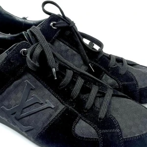 Stilrena skor från Louise Vuitton - Strlk 43. Nästan oanvänad exlusiva skor  från LV. Endast använda att köra bil med. Som nya! Nypris 6000 DK