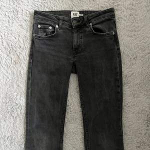 Lågmidjade bootcut jeans, grå/svarta och lätt stentvättade i design, HALVA PRISET!
