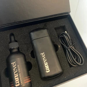 Tanrevel - Säljer min tanrevel då jag inte har användning för den, hela kitet följer me så som maskin, laddare, box samt flaska med påfyllning. 1/3 kvar. Finns o köpa mer på deras hemsida. Funkar som den ska, (lampan lyser grönt)🫶🏼