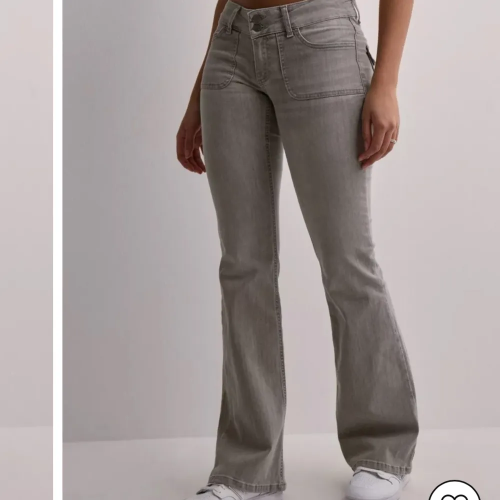 dessa jeansen har knappt kommit till användning. Är i nytt skick. Kontakta för fler bilder💕. Jeans & Byxor.