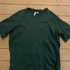 Grön t-shirt från hm divided