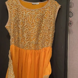 bal klänning  - ( skriv för bättre bilder) storlek M passar även S