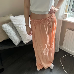 Långkjol  - Klänning som jag sytt om till en långkjol! Passar s-m Hör av dig vid frågor eller för fler bilder🤍