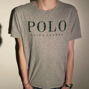 Polo Ralph Lauren T-Shirt - Stl L, sitter som en S Skick 9/10, knappt använd