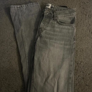 Lowwaist grey  - ”icon” byxor från lager 157, använda bara några gånger då ja upplever att dem är lite för långa på mig (jag är 157)🎀