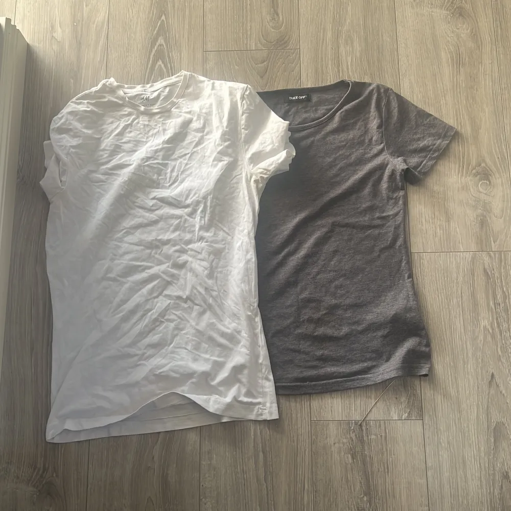 Två tröjor . T-shirts.