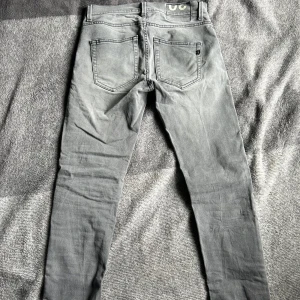 Dondup Jeans - Tjena! Säljer nu mina Dondup Jeans i modellen Roddy då de inte längre passar mig. Modellen är super skinny fit och är i 9/10 skick!