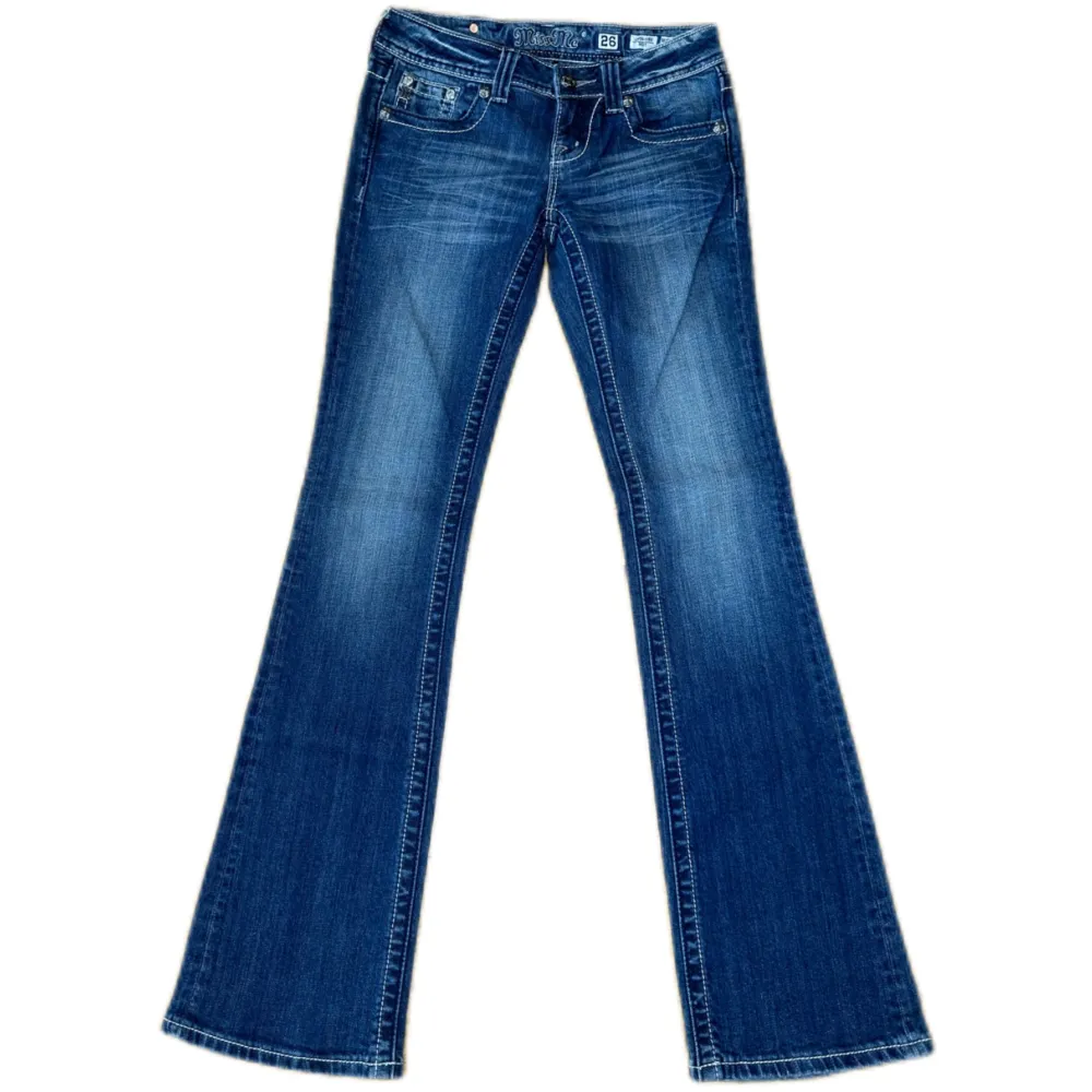 Miss Me jeans i modellen ”JW5410B2/boot” midjemåttet rakt över är 38cm. Ytterbenet 105cm och innerbenet 85cm. Jeansen är som helt nya. Kontakta vid intresse!. Jeans & Byxor.