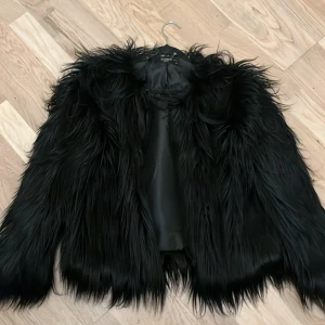 Pälsjacka - Super fin pälsjacka aldrig använd. Helt ny. 