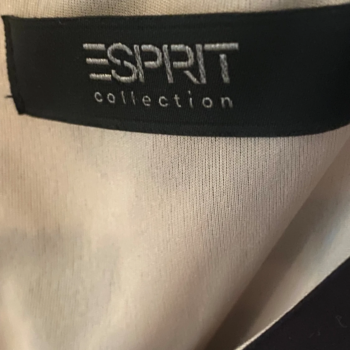 Snygg svart- & champagne-färgad cocktail-klänning från Esprit! - 90