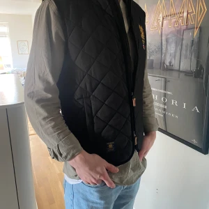 Morris väst - Fint skick 9/10. Inte använd mer än några gånger. Skriv om ni undrar något!