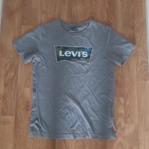 Levis t-shirt - Storlek 164 Priset kan diskuteras 