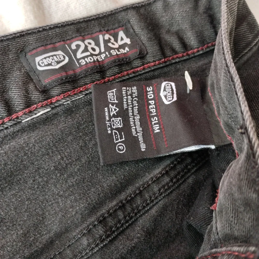 Ett par svarta Crocker Jeans slim från JC i mycket fint skick. Strl W28/L34 . Jeans & Byxor.