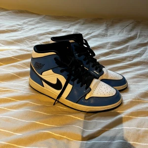 Jordan 1 Signal Blue - skick 7 / 10 (ett märke som drar ner) Storlek 45 