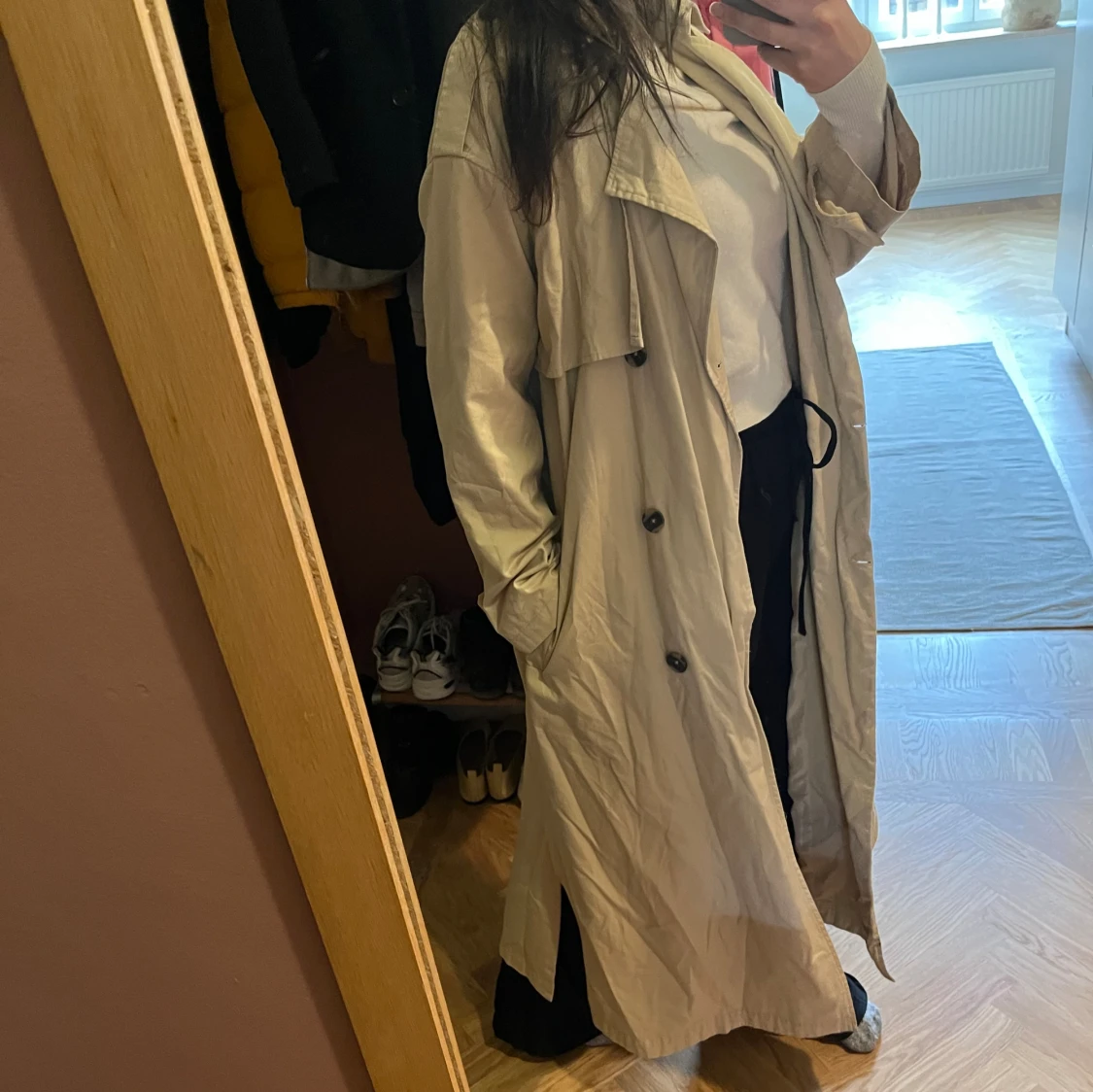 Den perfekt långa trenchcoaten - 90