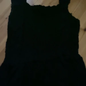 Svart blus - Ribbad, söt o nysick