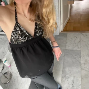 Festtopp  - Världens snyggaste festtopp från en gammal zara kollektion💘💘