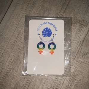 Handgjorda örhängen - handgjorda örhängen som är helt nya! skriv i dm om du har några frågor💕