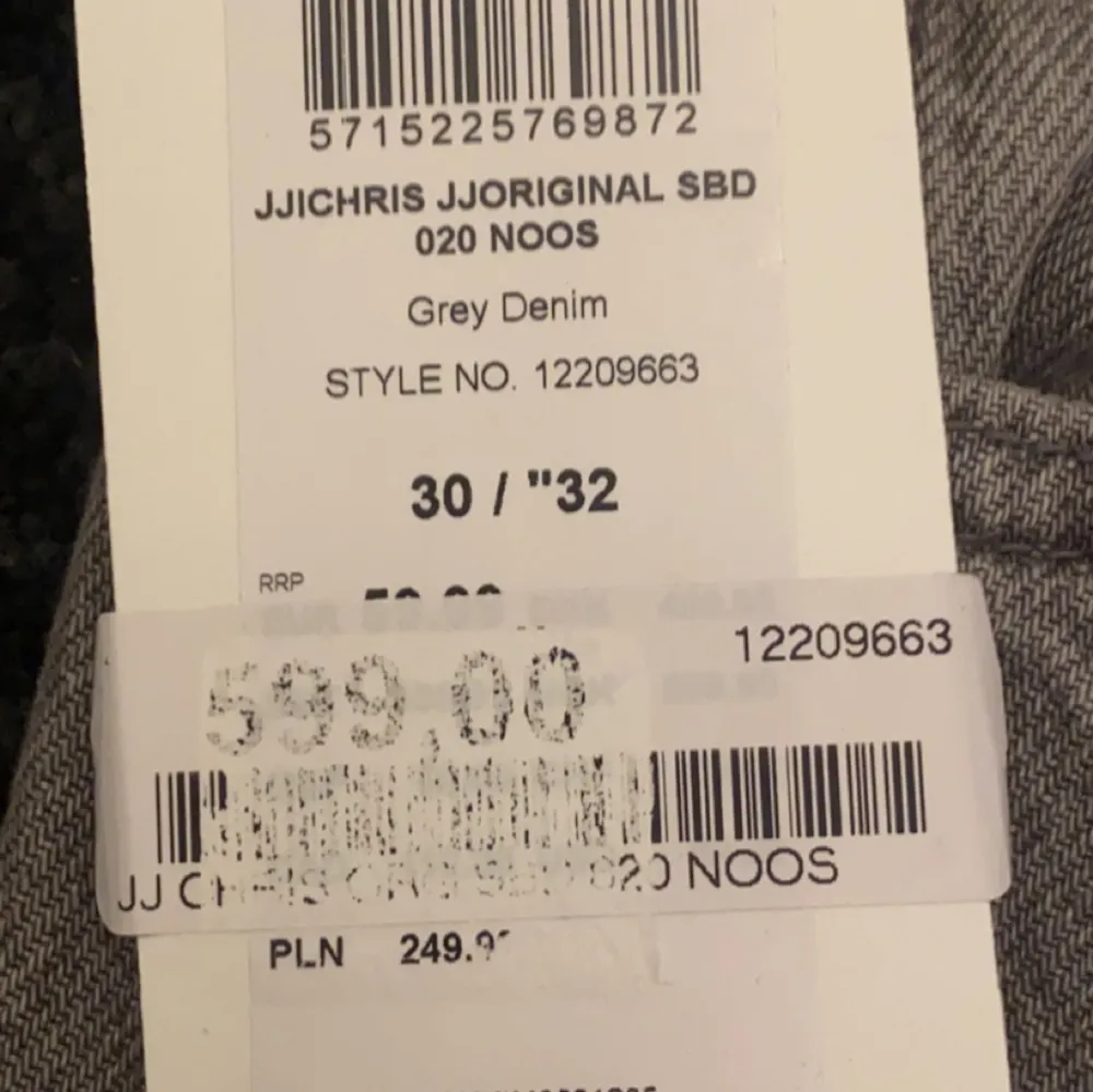 Jack and Jones jeans helt oanvända. Present som inte används, nya kostar 599. Jeans & Byxor.