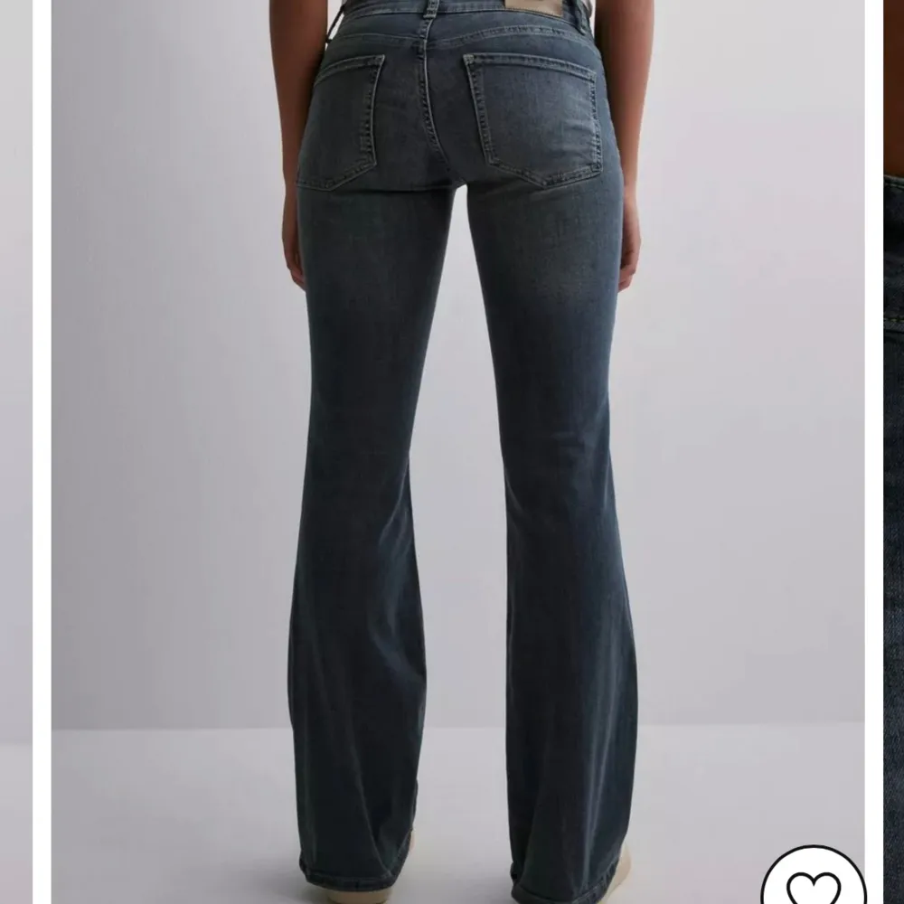 Säljer dessa low waist jeans från Nelly❤️‍🔥. Jeans & Byxor.