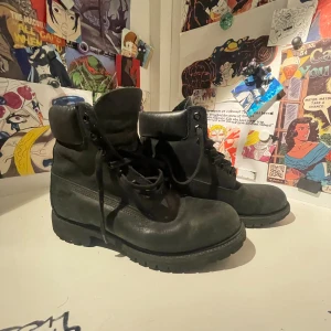 Timberland - Svarta timberland coola streetwear