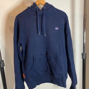 Superdry hoodie - Hoodie från Superdry  Storlek (M) Använd flertal gånger Passar mig som är 184