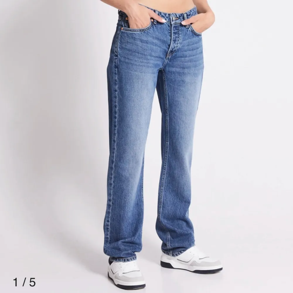 Säljer dessa superfina jeans från Lager 157 i strl XS då de inte riktigt är min stil längre. Kan sälja för runt 120-150kr då orginalpiset är 400kr.. Jeans & Byxor.