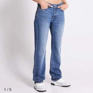 Säljer dessa superfina jeans från Lager 157 i strl XS då de inte riktigt är min stil längre. Kan sälja för runt 120-150kr då orginalpiset är 400kr.