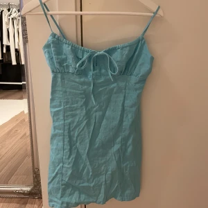 Sommarklänning💓 - Säljer denna söta sommarklänningen från pull n bear, superfint skick nästan aldrig använd