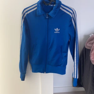 AdidasKofta  - Storlek:34  