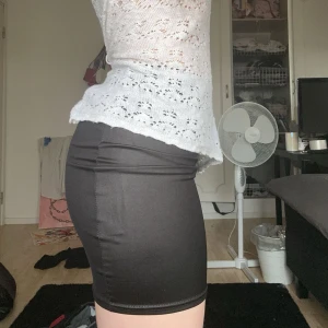 Svart tight kort kjol - Fin kjol från pretty little thing